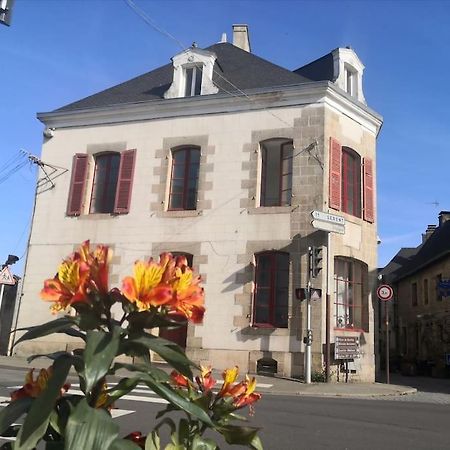 Grande Maison De Ville Entre Terre Et Mer Malestroit Exterior photo